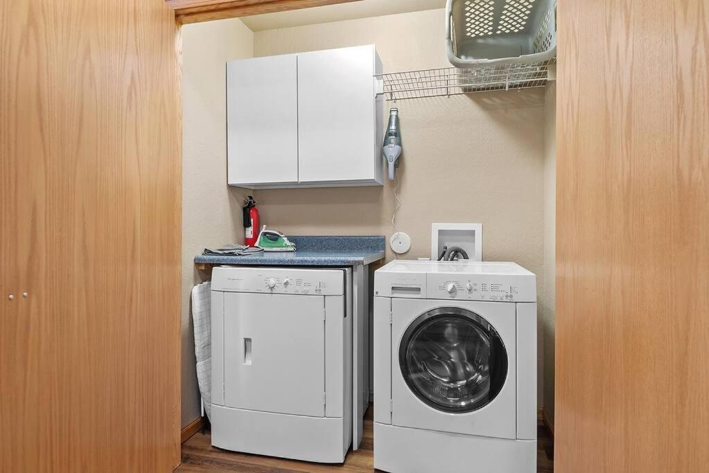 فيلا Convenient Townhouse - Near Airport مدينة رابيد المظهر الخارجي الصورة