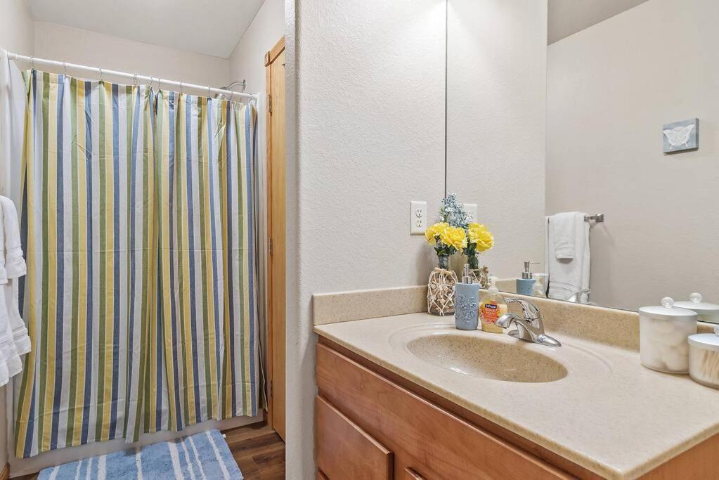 فيلا Convenient Townhouse - Near Airport مدينة رابيد المظهر الخارجي الصورة